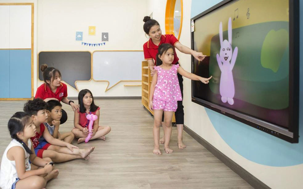 Bảng tương tác Smart Board - giải pháp hoàn hảo cho lớp học thông minh