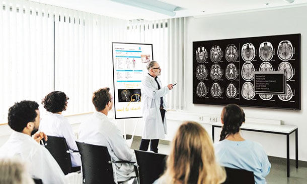 Màn hình tương tác là gì? Định nghĩa, ưu điểm và ứng dụng