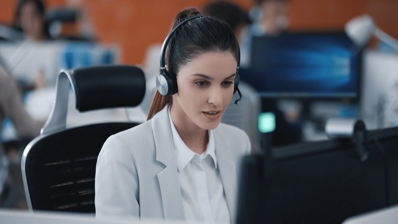 tai nghe không dây sẽ là thiết bị hỗ trợ sử dụng tốt nhất khi có thể kết nối cùng lúc nhiều thiết bị giúp dễ dàng chuyển đổi và sử dụng. Dưới đây Du Hưng xin giới thiệu đến các bạn danh sách tai nghe sử dụng cho Teams Phone.