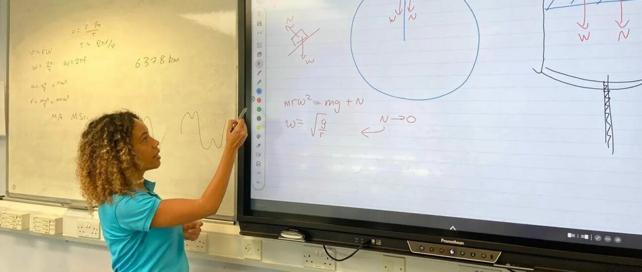 Sử dụng màn hình tương tác thông minh trong dạy học