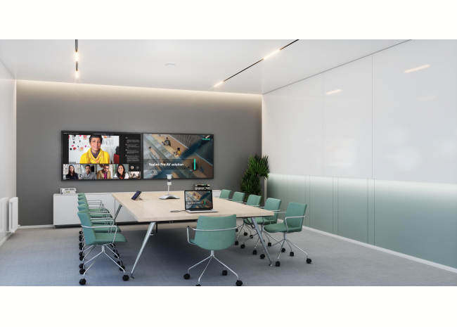 Camera hội nghị 360 độ là một thiết bị cho phép bạn ghi lại và truyền tải hình ảnh toàn cảnh của không gian họp, giúp cho các cuộc họp trực tuyến trở nên sống động và hiệu quả hơn.